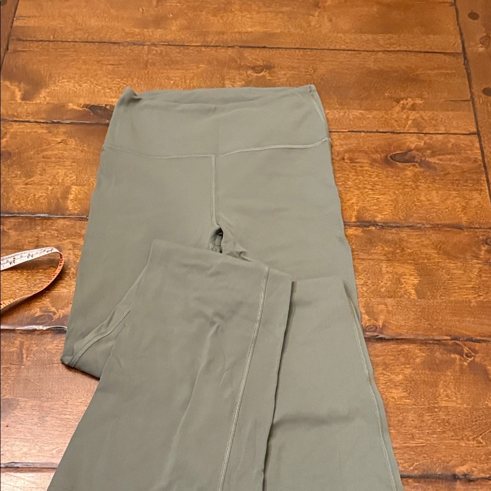 Lulu Size 6 olive green flare 32 inch inseam